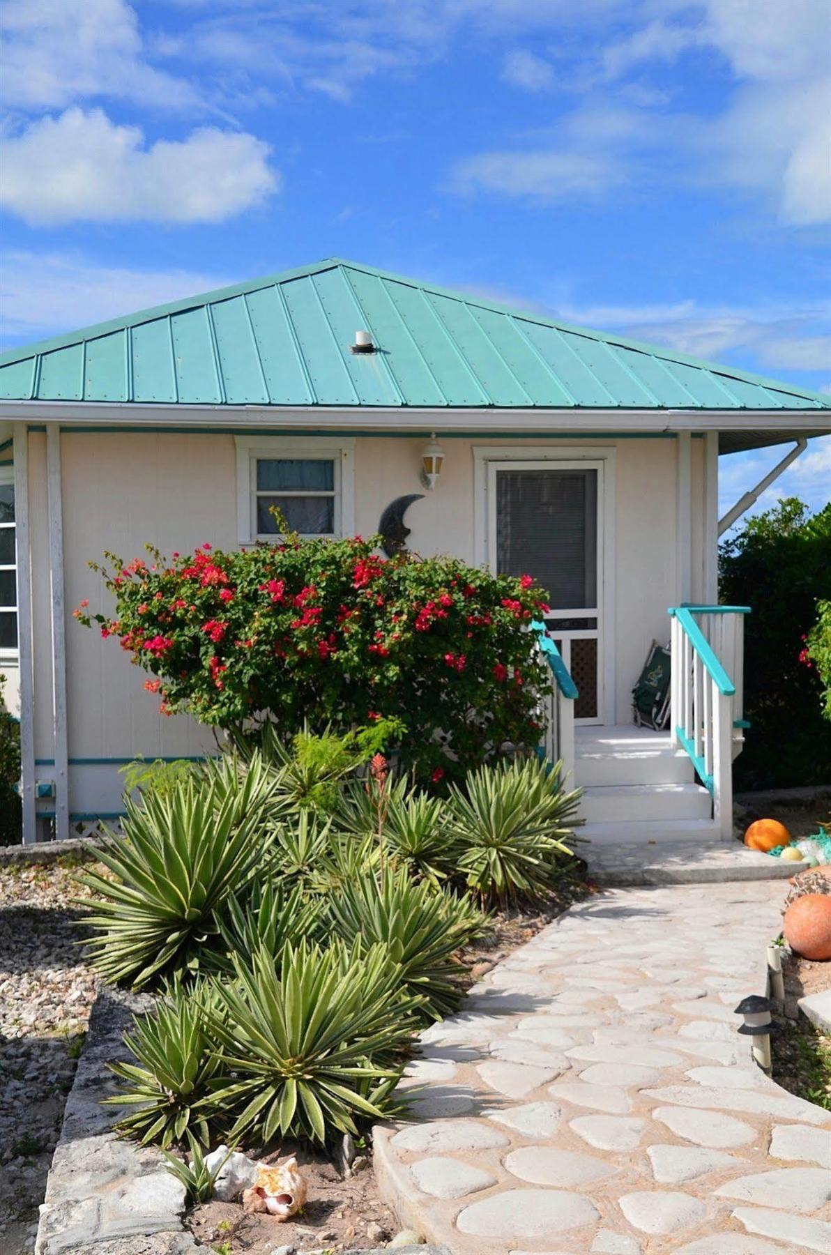 Blue Horizon Resort Conch Bar Exterior photo