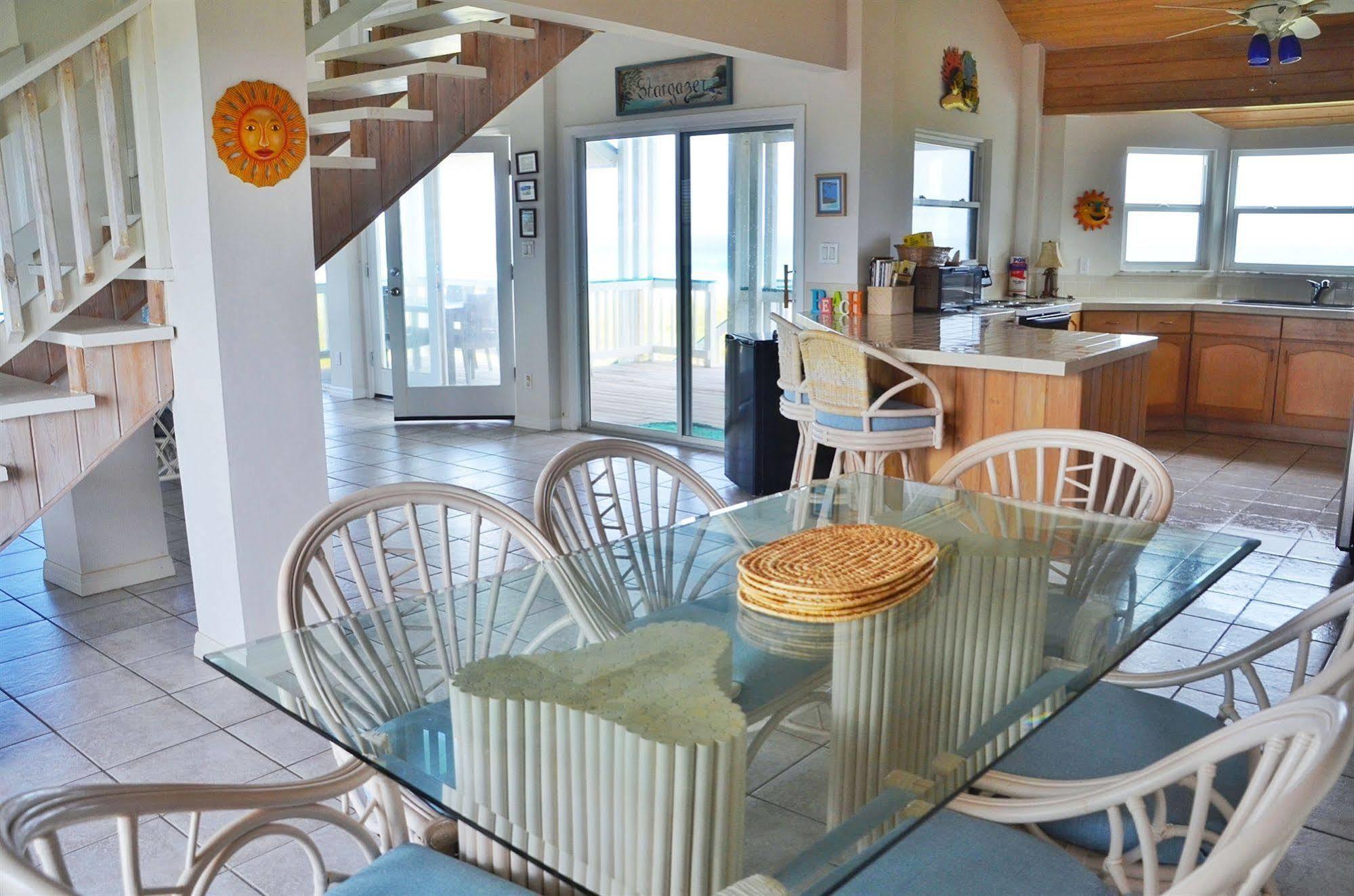 Blue Horizon Resort Conch Bar Exterior photo
