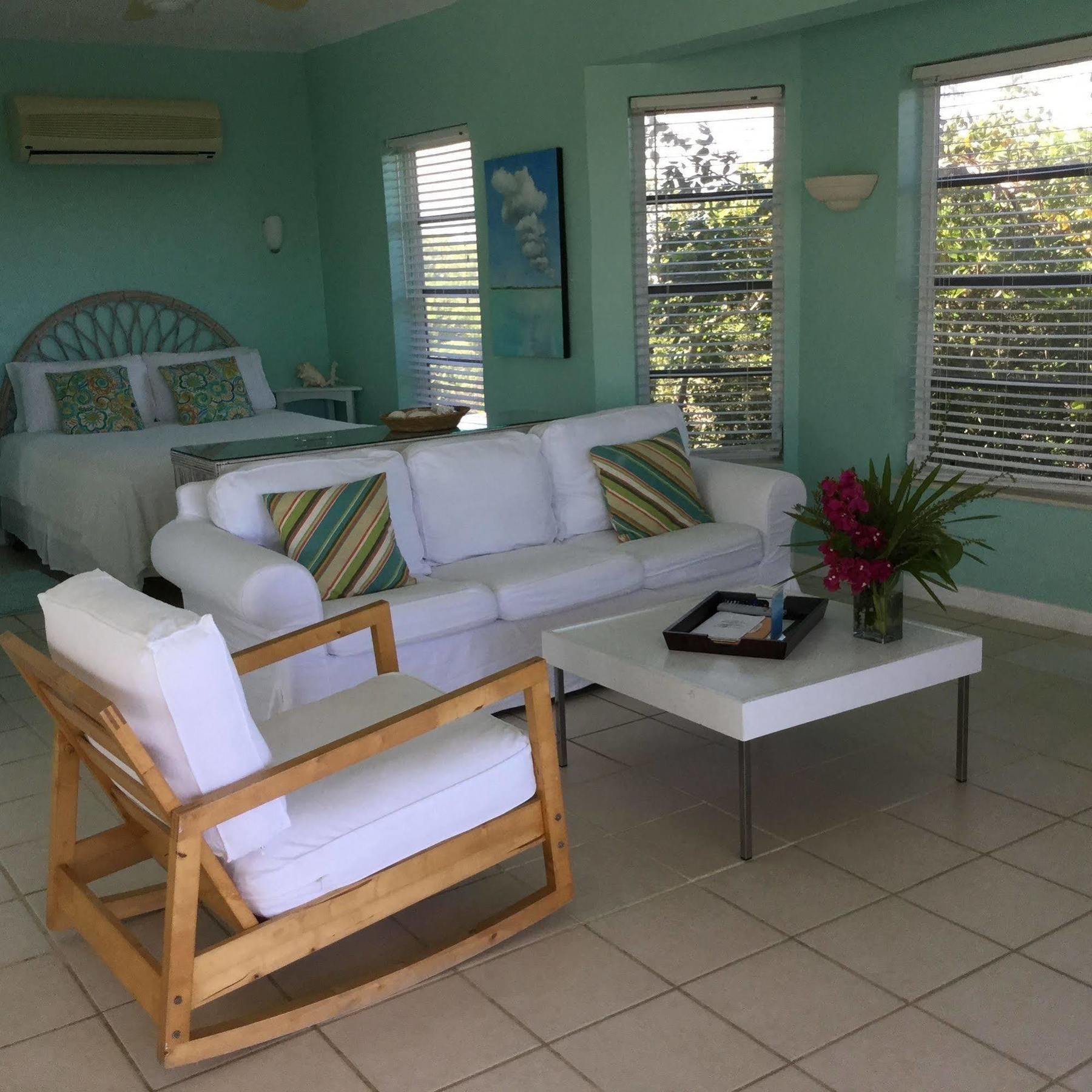Blue Horizon Resort Conch Bar Exterior photo